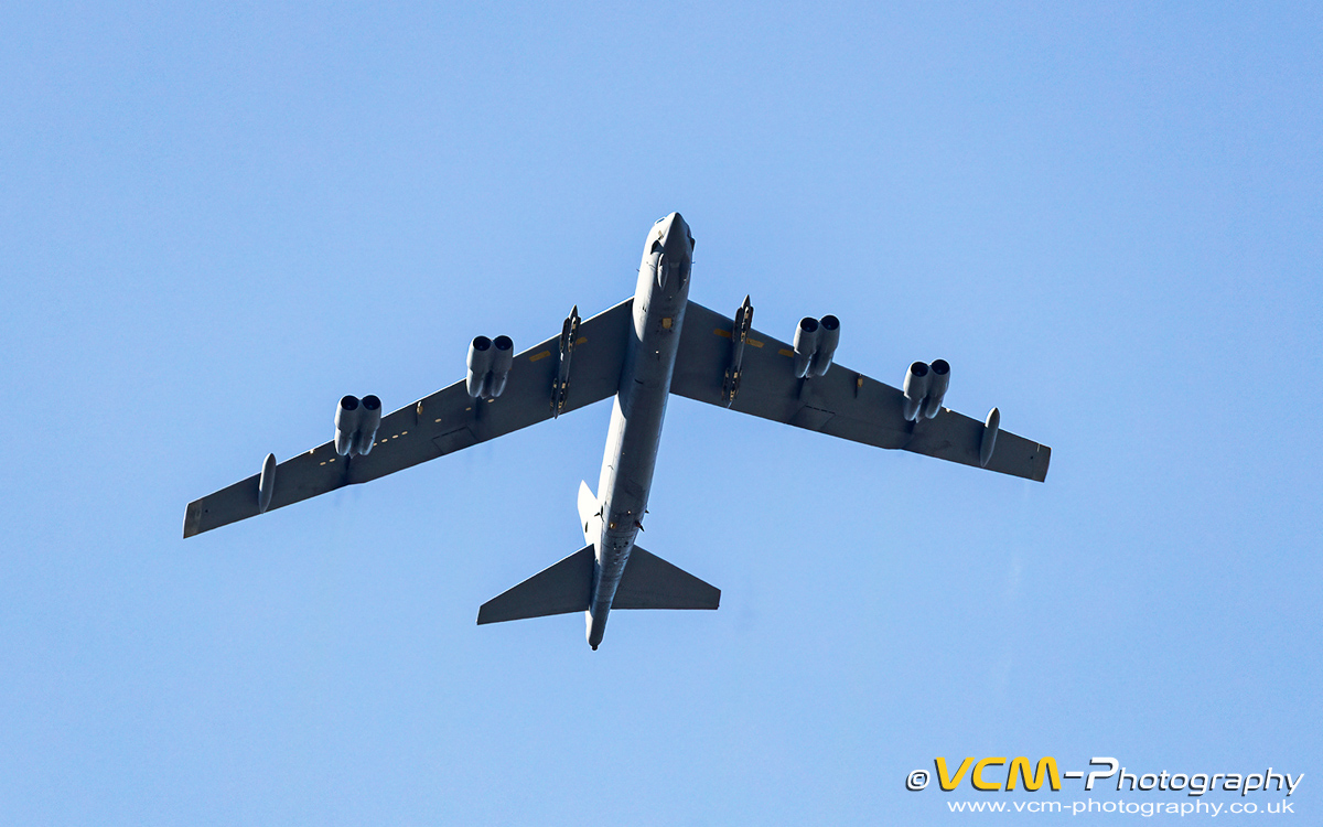 B-52 Stratofortress S/N 60-0031 passing overhead